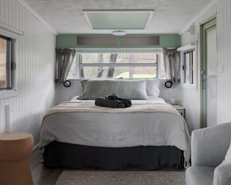 Glamper Wings @ The Village Green - Strath Creek - Bedroom