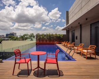 B Hotel Quezon City - Quezon City - Pool