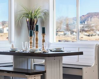 Zion Luxury Retreat Garden Suite & Pool - Colorado City