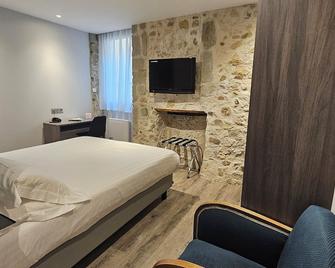 أوتل دو لا كورون - إيه-ليه-بان - غرفة نوم