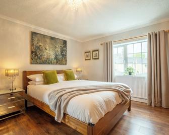 Saltbox Stays 3 bed house, 2 baths, sleeps 6, fast wifi, central location - Ashby-de-la-Zouch - Bedroom