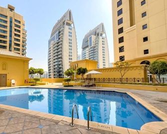 Royal Beach Residences - Dubai - Pool