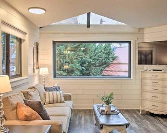 The Cottage · Relaxing Hayden Lake Cottage with Water Access - Hayden - Sala de estar