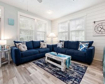 Florida Fun on 30A steps from Rosemary & Alys Beach Fun Lagoon Pool 4 Free Bikes - Rosemary Beach - Living room