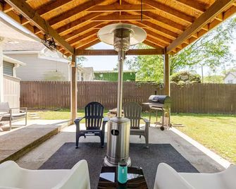 The Little Blue Haus - Two Miles to Broadway - Nashville - Patio