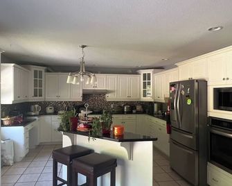 peaceful stay - Stanley Bridge - Kitchen