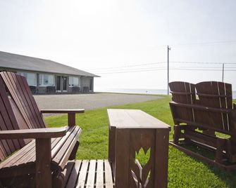 Hôtel Motel La Vigie - Matane - Patio