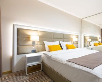 Hotel Tesla - Smart Stay Garni - Belgrade - Bedroom