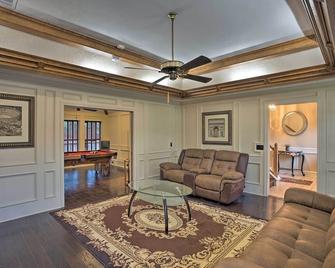 Pool Table, Patio and Grill Idyllic McKinney Home - McKinney - Living room