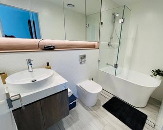 Luxury in the Sky - Modern Gosford Apartment - Gosford