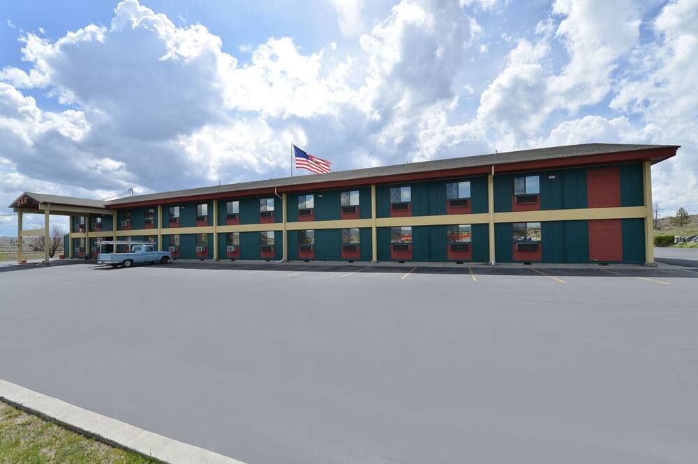 Building view of Rocker Inn