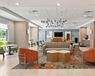 Hampton Inn by Hilton Wharton - Wharton - Salónek