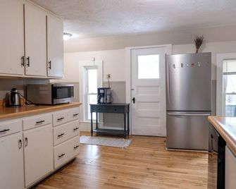 Central Large 2-bedrooms with office in Keene - Keene - Kuchyň