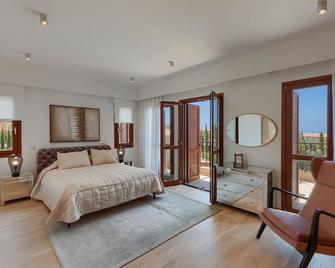 Villa Paphitiko - Five Bedroom Resort, Sleeps 10 - Kouklia