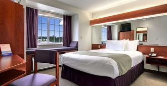 Microtel Inn & Suites by Wyndham Bridgeport - Bridgeport - Bedroom