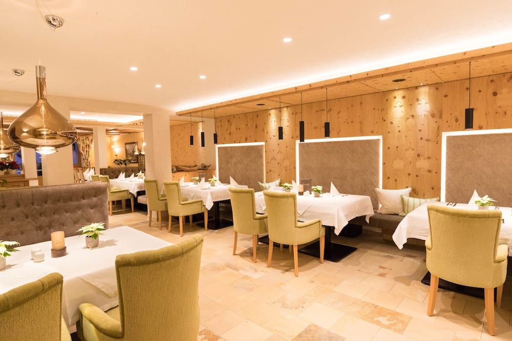 هوتل بنشن سونليتن - Tux - مطعم