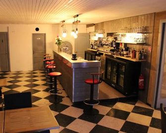 Les Glycines - Remoulins - Bar