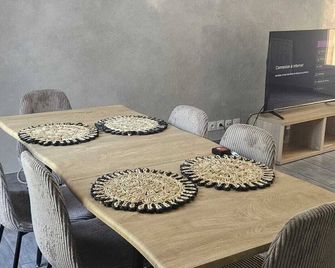 Peaceful house with pool, near Avignon - Le Pontet - Salle à manger