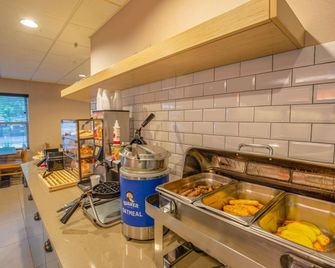 Country Inn & Suites by Radisson, Crystal Lake, IL - Crystal Lake - Buffet