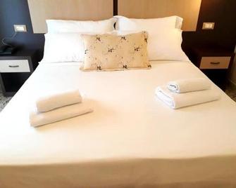 Hotel Atenea - カオルレ - 寝室