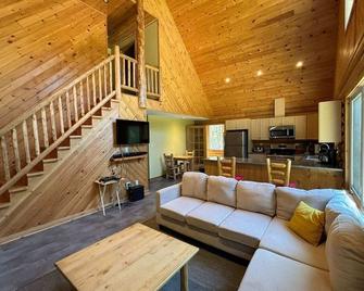 Forest Cabin by National Park & Tobermory - Tobermory - Wohnzimmer