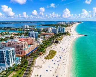 Cozy Villa Near Clearwater Beach with Patio & Hammock - Clearwater