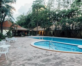 The Pine Resort - Pathum Thani - Piscina