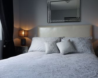 Oatsfield Cottage - a 4-bedroom self-catering home, Kenmare, Ireland. - Kenmare - Ložnice