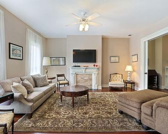 Heated Pool Access | 5Clean | Flex Cancelation - Savannah - Living room