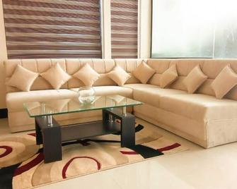 Hotel One Dg Khan - Dera Ghazi Khan - Living room
