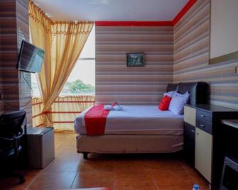 RedDoorz near Kendari Beach 2 - Kendari