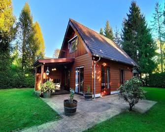 Terrace Apartment with Lush Garden, cleaning included - Epe - Gebäude