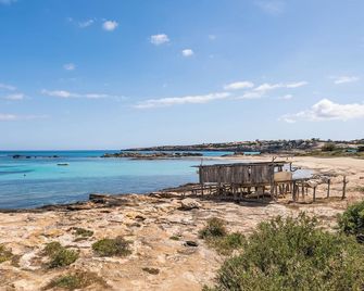 Mar Suites Formentera by Universal Beach Hotels - Es Pujols - Strand