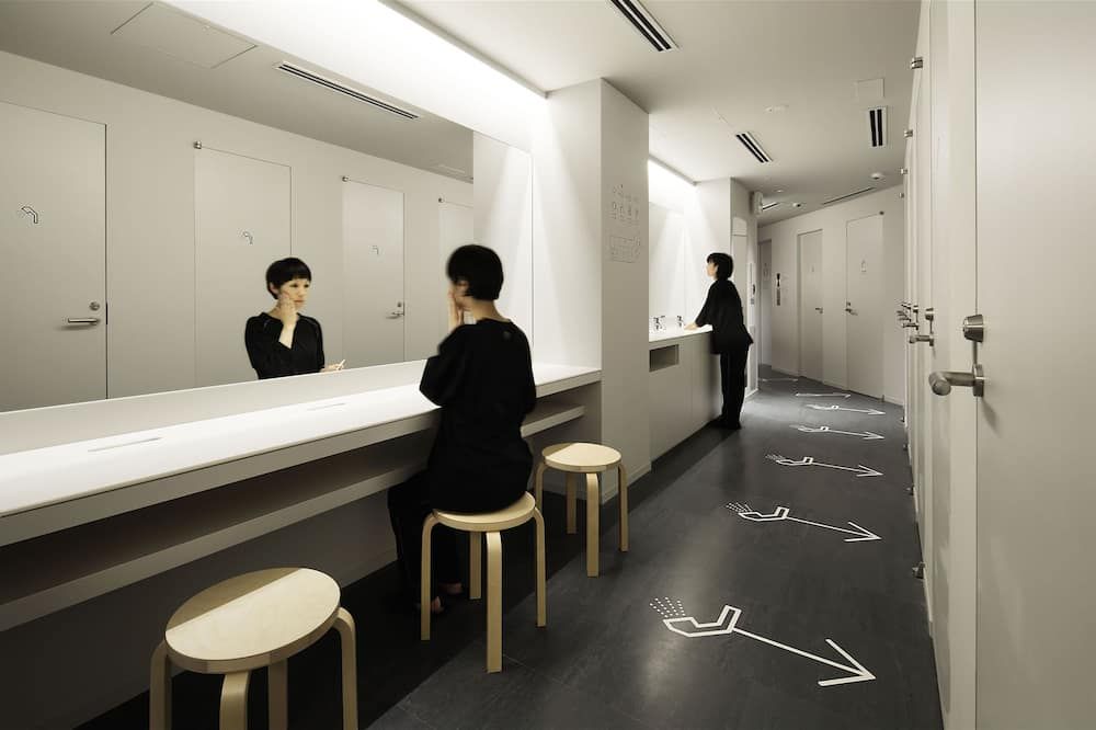 9 إتش ناين أوارز وومان كندا