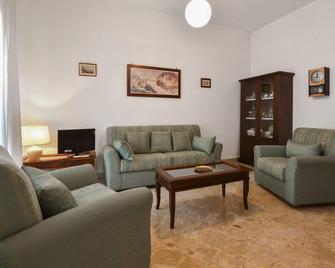 1 Bedroom Pet Friendly Apartment In Giarre - Giarre - Living room