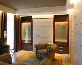 فندق أورورا - سيرميون - غرفة معيشة