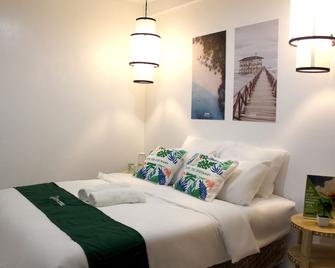 Ronaldo's Inn By Cocotel - General Luna - Bedroom