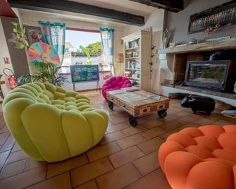 أوتل لا بالونيت - سانت- ماري-دو-لا-مير - غرفة معيشة