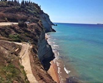 Damia Hotel - Sidari - Playa