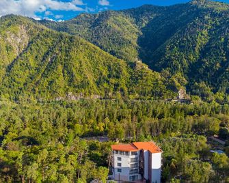 Emerald Borjomi Hotel - Borjomi - Outdoors view