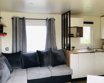 Camping Les P'tites Maisons dans la Prairie - Sallertaine - Salon