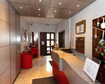 Hôtel De L'Ill - סטרסבור - דלפק קבלה