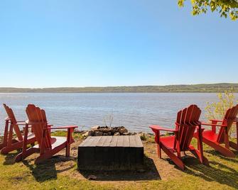 Condo 2 - Bord de l'eau SPA Barbecue & Foyer - Sainte-Anne-de-Beaupré