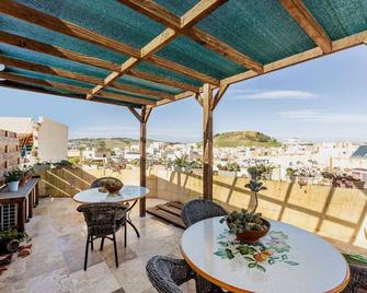 Elegant Studio in Heritage Home - Private Terrace - Rabat - Balkon