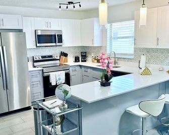 Porthouse Close to Portmiami & Wynwood 4br/2ba/8pp - Miami - Küche