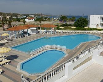 Kamari Bay Hotel - Kefalos - Piscina