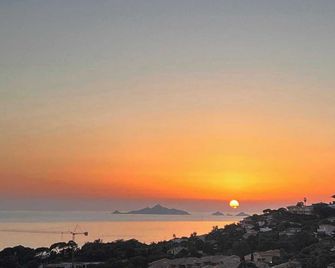 Apartment with balcony - sea view - Ajaccio - Außenansicht