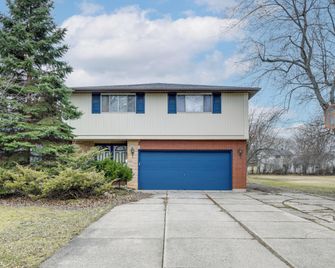 Deck And Seasonal Pool Spacious Home Nea - Búfalo - Edificio