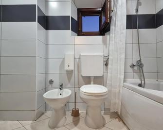 Kulla e Balshajve - Ulcinj - Bathroom