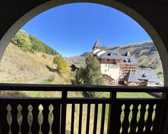 Résidence Soleil - Appartement T2 skis aux pieds avec vue sur les montagnes et place de parking privée couverte MAE-5401 - Venosc - Parveke